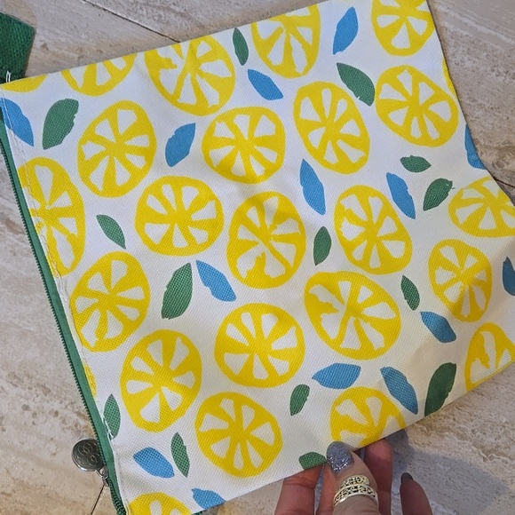 New Tri-Coastal Designs Lemon Print Oversized Lemon Tote Bag - Picture 8 of 9